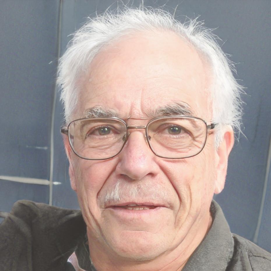 Nicolás Vega, instructor de finanzas empresariales